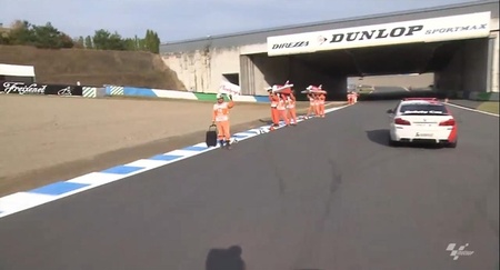 MotoGP Japón 2012: una vuelta al Twin Ring Motegi viendo sus peculiares comisarios