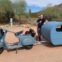 Ser motero y camper es posible. Esta caravana para una Vespa de 1962 es la prueba 