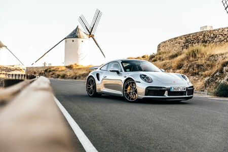 Probamos el Porsche 911 Turbo S, el superdeportivo de 650 CV que sirve para absolutamente todo
