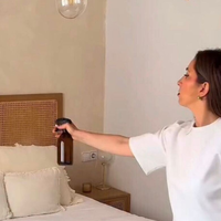 Alicia Martínez, especialista em limpeza: "Para deixar a casa sempre com cheiro bom, borrifo este aromatizador caseiro nas cortinas" 