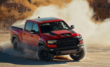 ¡Irracional! La RAM 1500 TRX es la pick-up más bestia de la historia con 712 CV y un 0-100 km/h en menos de cinco segundos