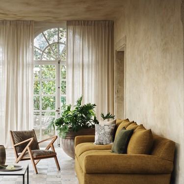 Si reutilizas las cortinas viejas que tienes en casa puedes crear estos objetos decorativos tan bonitos y originales