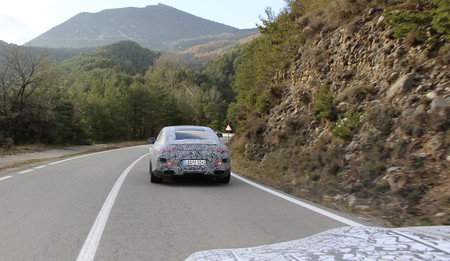 Mercedes-AMG GT4 imágenes camuflaje