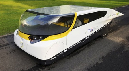 Stella, el primer coche solar familiar