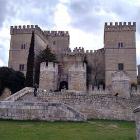 Con menos de 600 habitantes, este encantador pueblo tiene uno de los castillos medievales mejor conservados de España 