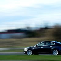 Las marcas de coches tienen un problema con el software: ciberseguridad, parches y soporte de sistemas por más de 15 años 