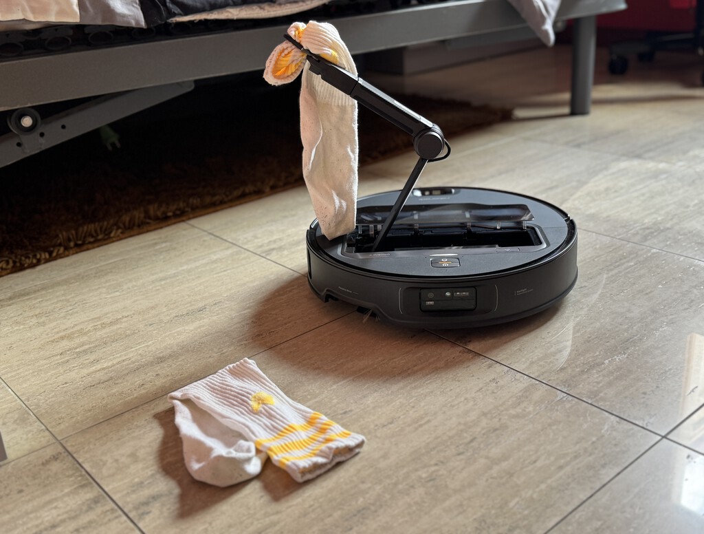 Este robot aspirador de Roborock limpia y hasta recoge calcetines: acaba de desplomarse en Amazon 