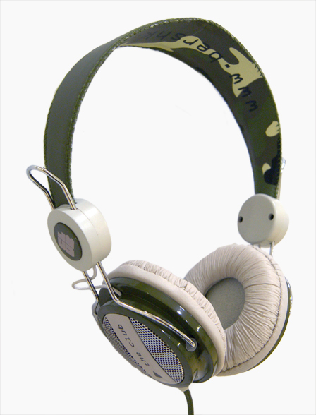 Bershka customiza y vende unos auriculares de música