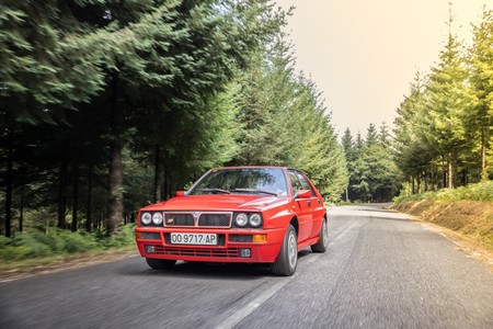 Probamos el Lancia Delta HF Integrale y repasamos la historia del mejor coche de rallyes jamás conocido