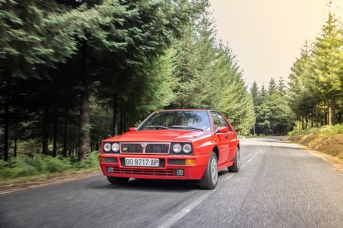 Probamos el Lancia Delta HF Integrale y repasamos la historia del mejor coche de rallyes jamás conocido
