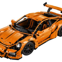 Tardarás un rato en montar las 2.704 piezas del Porsche 911 GT3 RS de Lego