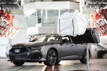 Acura desarrolla una nueva bolsa de aire que "funciona como guante de béisbol"