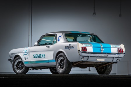 Video: Asi le fue al Mustang 65 autónomo de Siemens en Goodwood