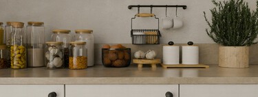 Añadimos almacenamiento a la cocina sin agujerear paredes con esta estantería para encimera extensible y robusta 