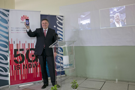 Telefónica y Huawei hacen la primera videollamada 5G internacional con un Mate 20