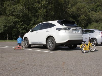 Así funciona la cámara vista de pájaro y el radar perimetral de Toyota