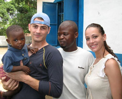 Iker y Eva, solidarios