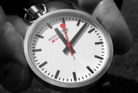 El precio de usar un diseño suizo para los relojes de iOS: 21 millones de dólares