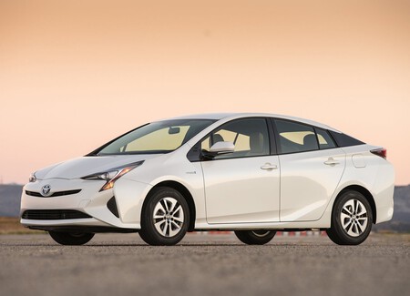 Toyota Prius 2016 1600 01