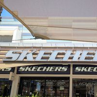 Skechers liquida las sandalias deportivas que llevaremos a todas partes por lo bonitas y cómodas que son 