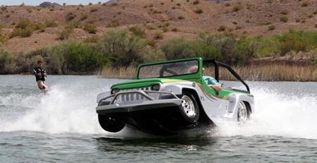 ¿Es un Jeep?, ¿es una lancha?, oh, no!, es el WaterCar Panther