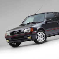 ¿Necesitas un coche blindado? Olvida las berlinas y hazte con este Peugeot 205 GTI