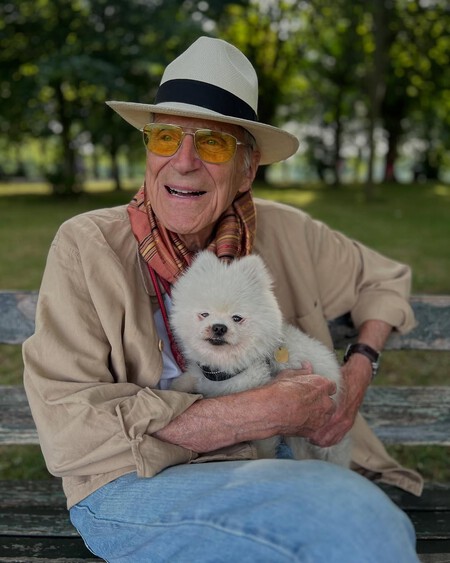 Tiene 90 Anos Lleva Vistiendo Igual Mas De Seis Decadas Y Ahora Arrasa Como La Inspiracion Que Necesitamos Para Transformar Nuestro Armario