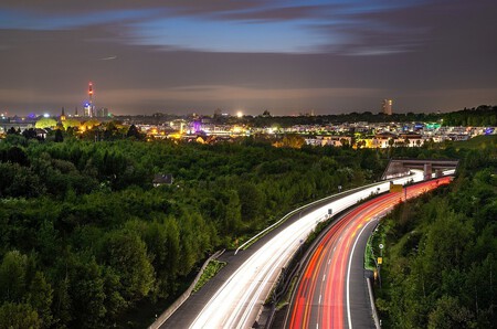 autopista de noche
