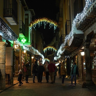 Parece un cuento de Navidad, pero este pueblo mágico es real, cero turístico y es uno de los mejor iluminados de España