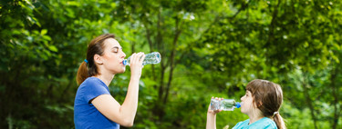 El agua, la mejor bebida para niños deportistas 