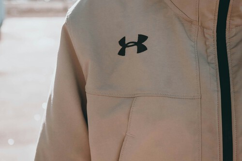 El Corte Inglés rebaja en su outlet todo su stock de chaquetas Under Armour con hasta un 60% de descuento   