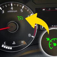 El testigo de un reloj se enciende en el tablero de mi auto: esto es lo que significa y debes hacer 