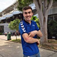 A Loris Baz le revienta el Michelin trasero a lo bestia, al estilo de Nakano en Mugello 2004