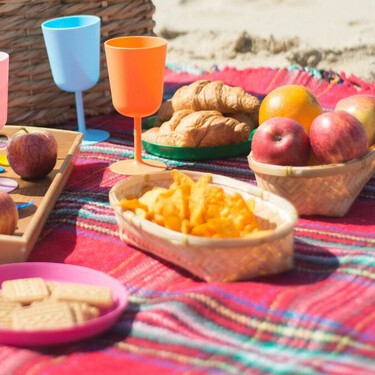 A qué edad te enteraste que llevar fruta cortada y pelada a la playa es un error que te puede hacer pasar un mal rato
