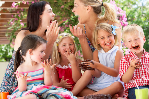 Cómo encontrar otras mamás cuando eres la única de tu grupo de amigas con hijos