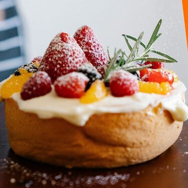 Cómo preparar pastel de plátano con solo 3 ingredientes: sin horno, ni azúcar ni harina. Delicioso y esponjosito