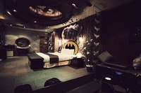 Siéntete como Bruce Wayne en esta habitación de hotel decorada al estilo Batman