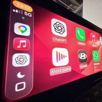 He bajado al coche a probar la nueva app de ChatGPT para CarPlay. Por fin tengo un copiloto con el que se puede hablar de verdad 