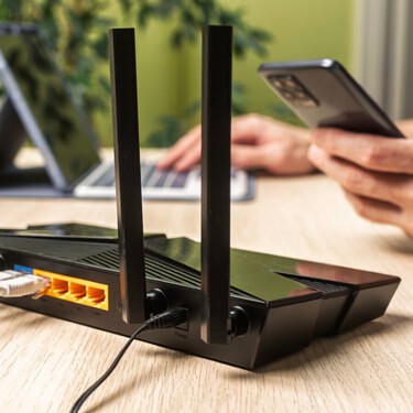 Se você liga para a operadora quando a internet fica lenta, está fazendo isso errado: o “recurso oculto” no seu roteador que resolve tudo em segundos