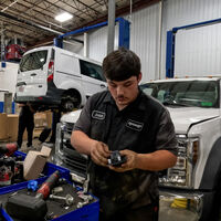 Ford busca mecánicos desesperadamente: les ofrece hasta 180,000 pesos mensuales