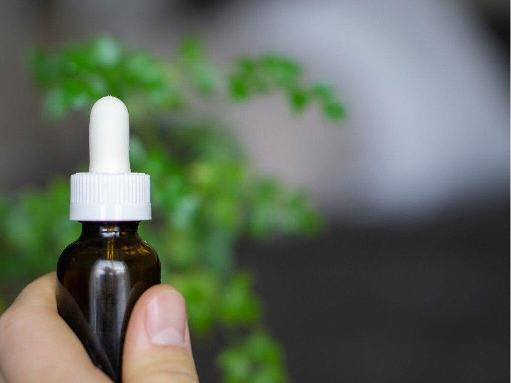 La OCU denuncia que 8 de cada 10 locales que venden cosméticos con con cannabidiol (CBD) aconsejan ingerirlos 