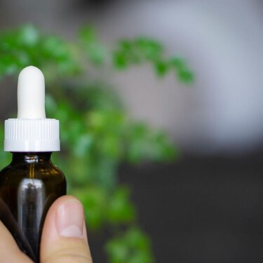 La OCU denuncia que 8 de cada 10 locales que venden cosméticos con con cannabidiol (CBD) aconsejan ingerirlos 