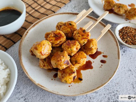 Tsukune, receta de las deliciosas albóndigas japonesas de pollo glaseadas