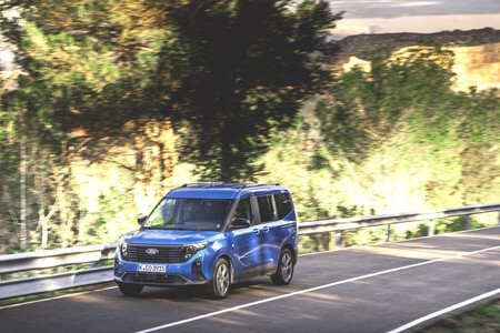 Tourneo Courier Desert Island Blue 009