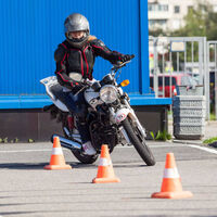 La madre de todas las pilladas se la ha hecho un examinador de la DGT a dos colegas que se intercambiaron para hacer el examen del carnet A2 