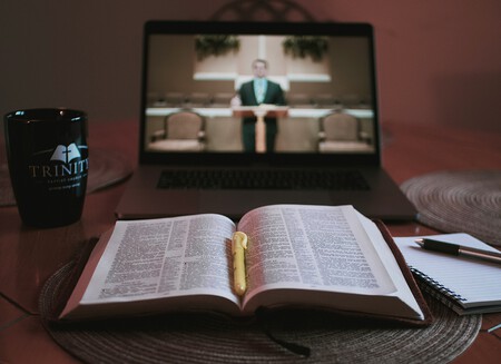 Aaron Burden Thrixwfhldo Unsplash