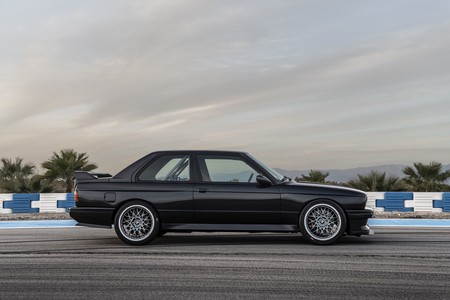 Redux BMW M3 E30 restomod