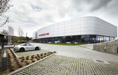 Porsche Madrid exterior