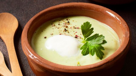 Cómo hacer crema de apio sin lácteos, una receta deliciosa y ligera, ideal para comer saludable y sin complicaciones