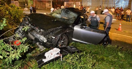 Un Nissan GT-R sufre un grave accidente en Brasil